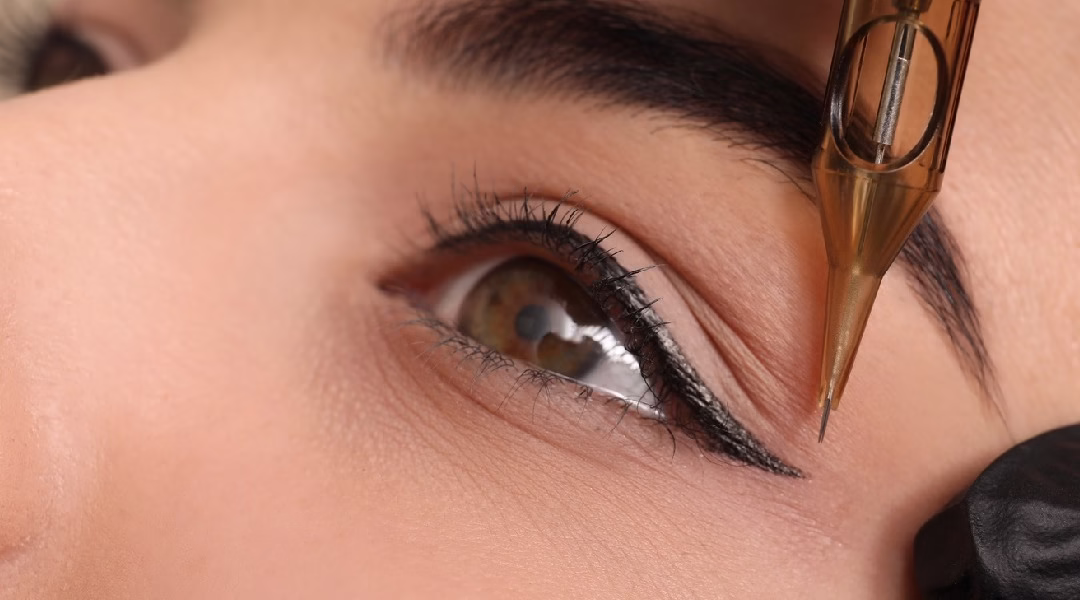 Permanent Eyeliner: Pros, Cons and What to Expect from the Procedure